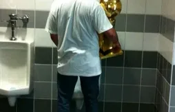 La photo LOL du matin : Mark Cuban aux toilettes