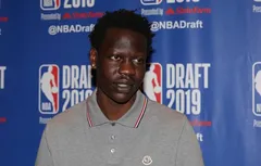 Bol Bol : “Je suis capable de faire beaucoup de choses que les gens de ma taille ne peuvent pas faire”