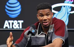 Giannis Antetokounmpo raconte en images sa première journée avec le Heat