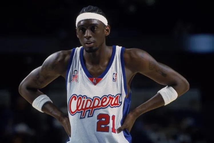 Los Angeles Clippers forward Darius Miles #21 catches his breath