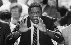 Il y a 60 ans, Bill Russell brisait une barrière historique en NBA