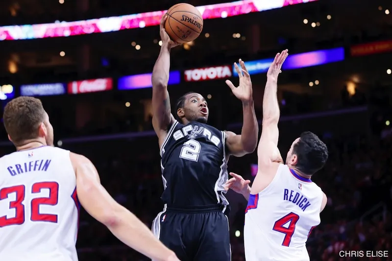 Les devoirs de vacances de Kawhi Leonard ? Etudier le jeu au poste bas de Michael Jordan