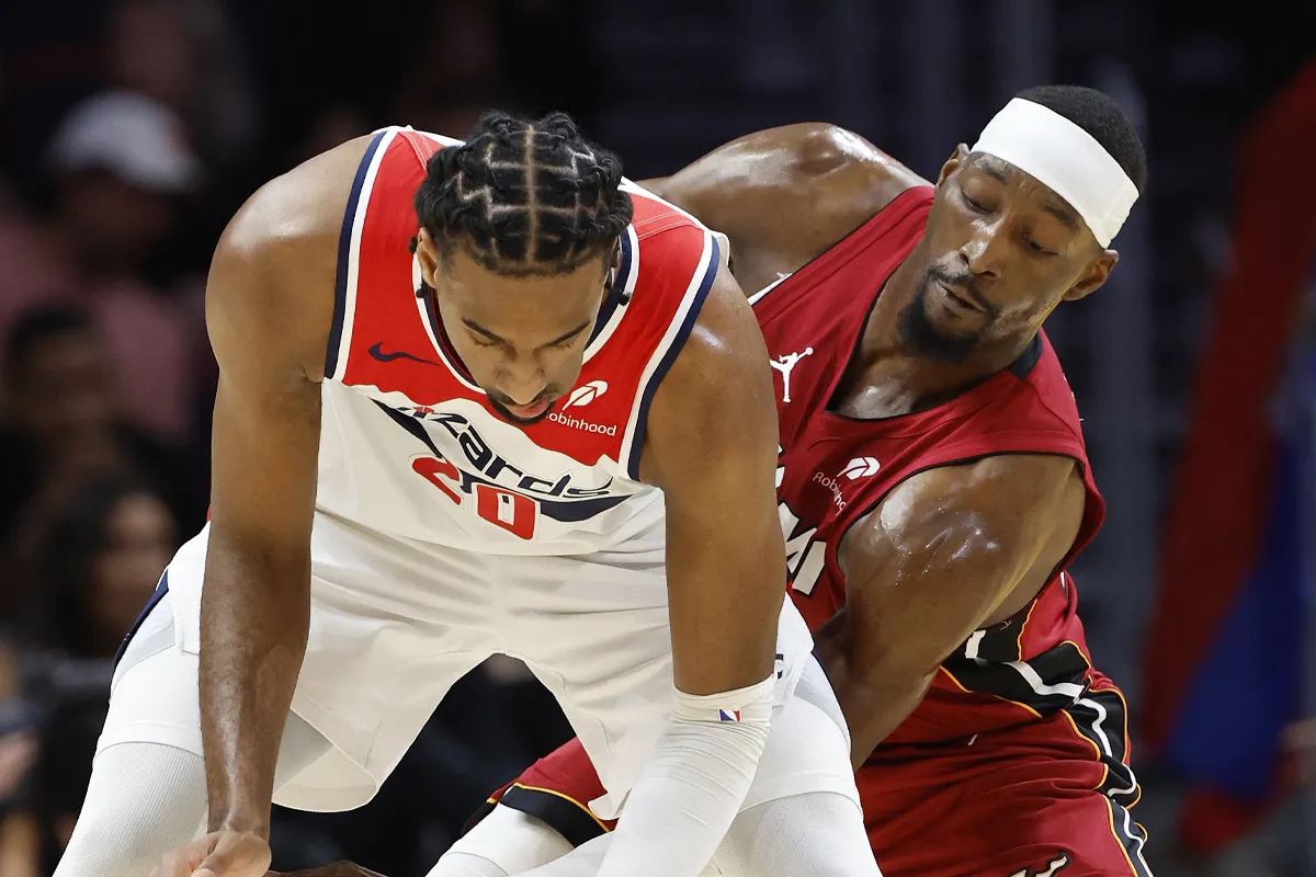 Alex Sarr et Bam Adebayo