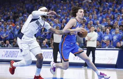 Josh Giddey repoussé sur le banc