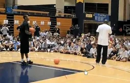 Buzz du jour : Carmelo Anthony rend visite à Michael Jordan à la Flight School 2009