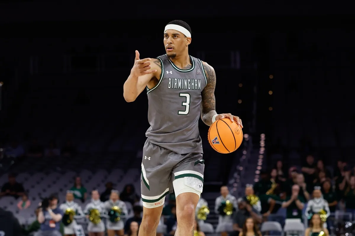 Yaxel Lendeborg (ici avec UAB) va rester en NCAA avec Michigan plutôt que rester inscrit à la Draft