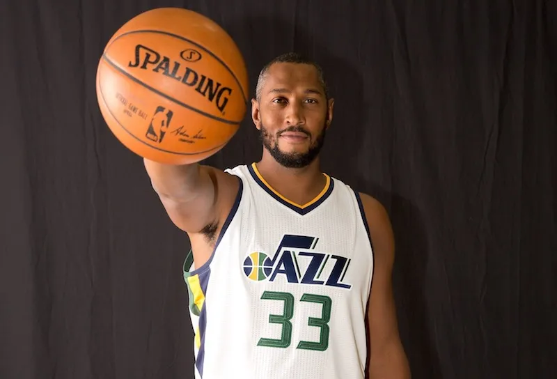 Basket USA a discuté avec le capitaine de l'Equipe de France avant que ce dernier ne s'échappe rapidement du Moda Center, après ce premier match de présaison. 