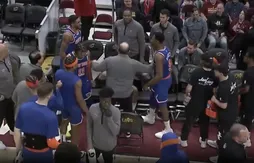 Obi Toppin et RJ Barrett se chauffent en plein temps-mort