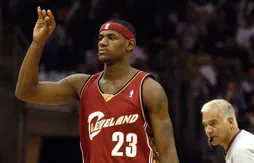 Une carte de LeBron James vendue 1,8 million de dollars aux enchères