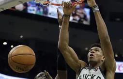 Les Bucks maîtrisent facilement les Pistons