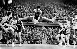 [collector] Les rebonds acrobatiques d’Oscar Robertson