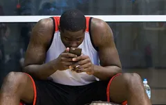 Les joueurs NBA aussi ont du mal à décrocher du smartphone