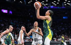 Gabby Williams et Dominique Malonga brillent face aux championnes en titre à New York !