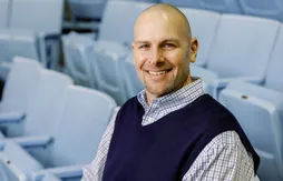 Ancien champion NCAA avec North Carolina, Eric Montross se bat contre un cancer