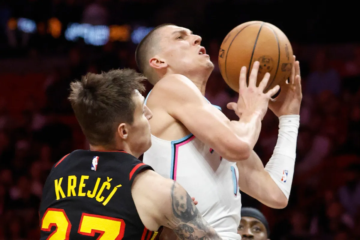 Tyler Herro avec le Heat face aux Hawks