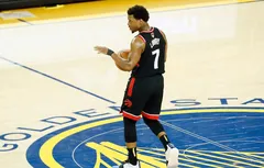 Le spectateur qui a poussé Kyle Lowry est un actionnaire des… Warriors !