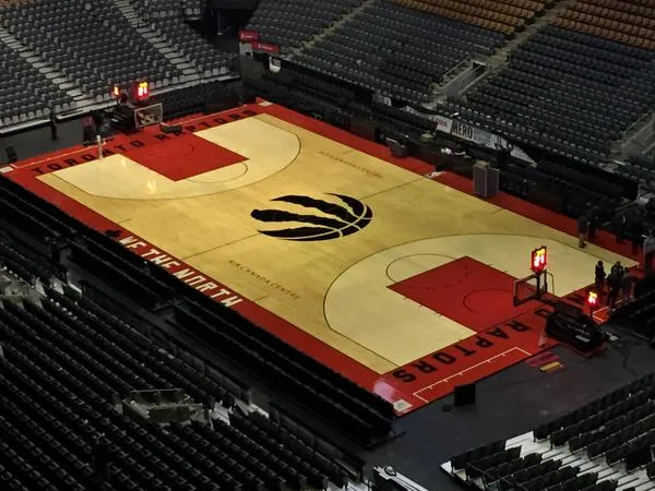 Les Raptors dévoilent leur nouveau parquet