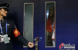 Expulsé, Stephon Marbury finit dans une “cage”