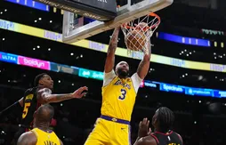 Anthony Davis et les Lakers écrasent facilement les Hawks