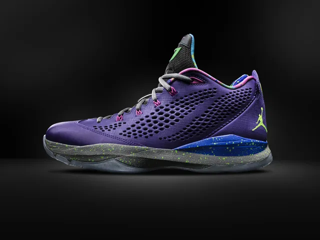 Ho13_AirJordan_CP3_VII_616805_506_Profile_23578