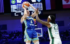 Paige « Buckets » fait tomber la pluie sur Seattle