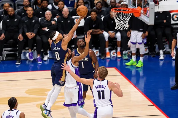 Les Pelicans remportent le duel des cancres