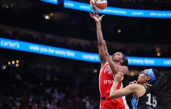 Jackie Young voit triple face au Dream