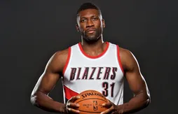 Nouveau sheriff de Portland, Festus Ezeli a puni Damian Lillard