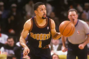 Le 10 novembre 1990, les Nuggets prennent 107 points… en une mi-temps