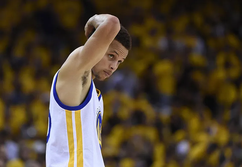 Stephen Curry ressent-il toujours les effets de sa grosse chute contre Houston ?