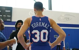 Furkan Korkmaz surprend à Philadelphie