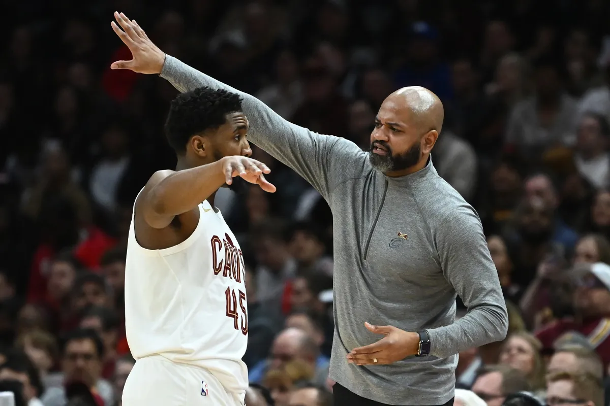 JB Bickerstaff et Donovan Mitchell