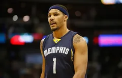 Memphis : Jarnell Stokes pique le “two-way contract” de D.J. Stephens