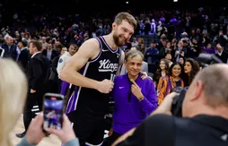 Les Kings mettent fin à cinq ans de défaites face aux Sixers avec une soirée record de Domantas Sabonis