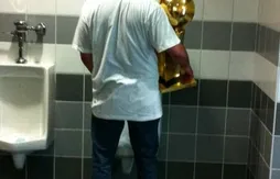 La photo LOL du matin : Mark Cuban aux toilettes