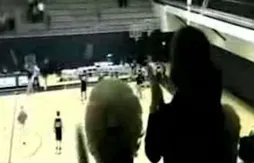 Insolite : un panier de 25 mètres au buzzer en high school