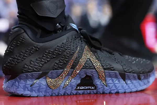 Ja Morant fait briller la Ja 3 « Bling »