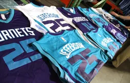 Les maillots des Hornets enfin en vente