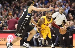 Kyrie Irving fait craquer les Bucks