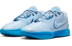 La LeBron 21 dans un remake du Grand Bleu