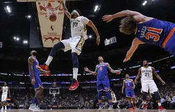 Anthony Davis a littéralement cassé Ron Baker sur son dunk