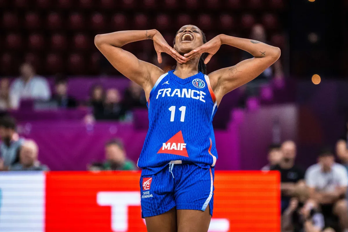 Valériane Ayayi et les Bleues face à la Turquie