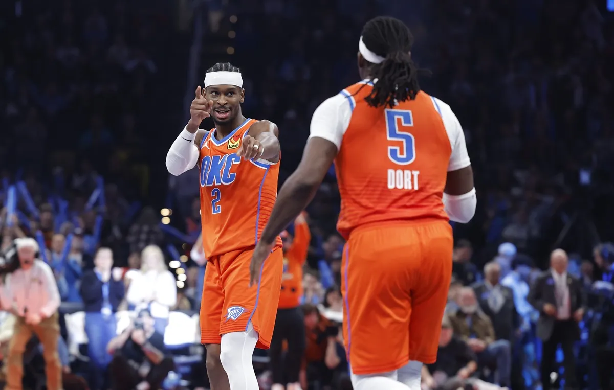 Shai GIlgeous-Alexander et Lu Dort (Thunder) contre les Suns