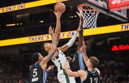 Les Bucks résistent aux Hawks jusqu’au bout