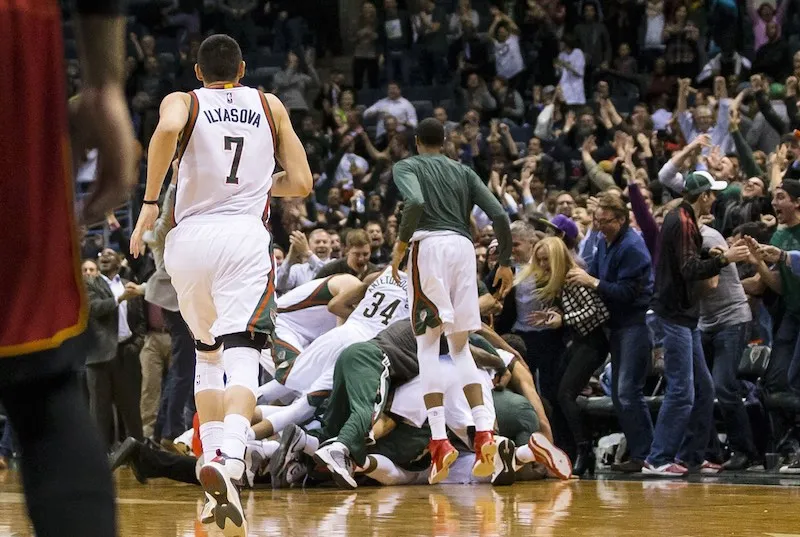 L'incroyable buzzer beater de Khris Middleton