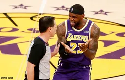 Les bras couverts de griffures, LeBron James n’obtient toujours pas de lancers-francs…