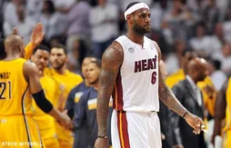 LeBron James craque sur la fin, Indiana prend la main
