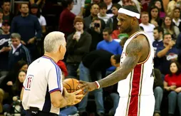 LeBron James et le fameux “dribble du crabe”