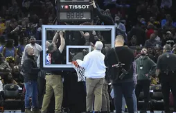 Un problème d’arceau a retardé le match des Cavaliers face au Jazz