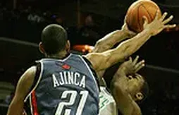 Ajinca reste à Charlotte